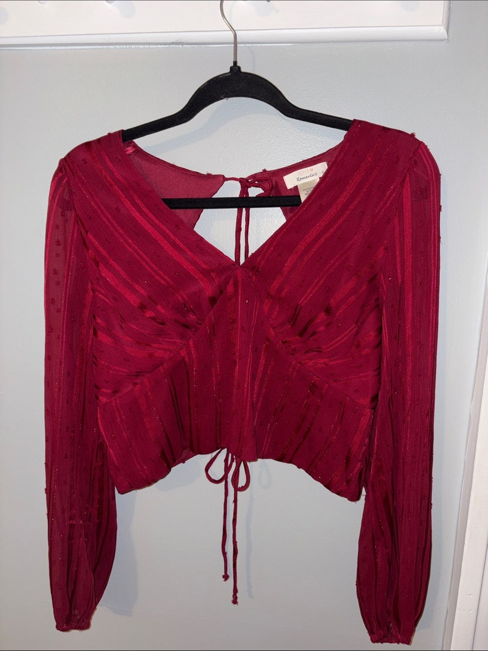 EUC URBAN Romantics Red Long Sleeve Crop Blouse Shirt w/ Keyhole Tie Back size L